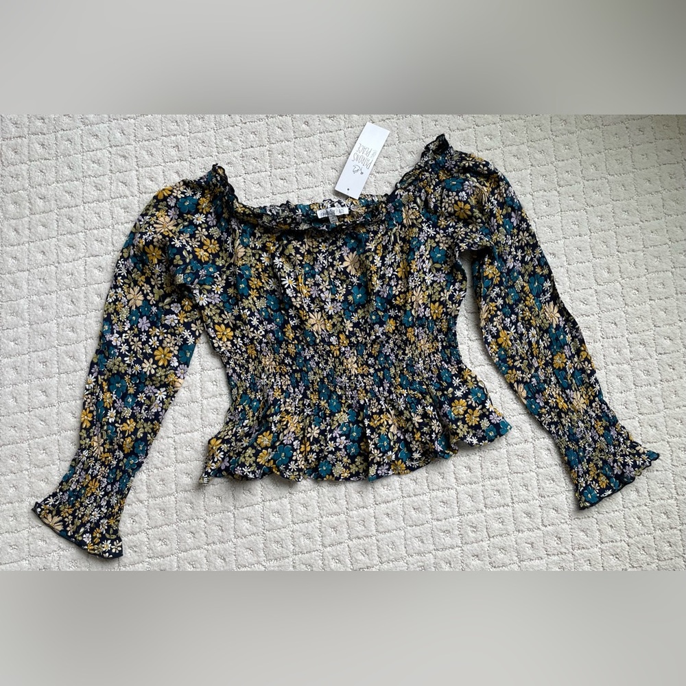 Patrons of Peace Ruffle Blouse. - Picture 3 of 8